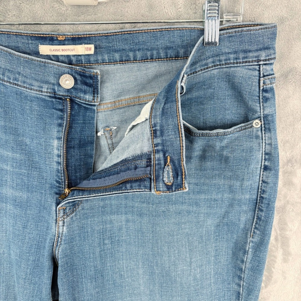 Levi's Womens 18W (38x31) Classic Bootcut Medium Wash Stretch Denim Plus Size - Picture 4 of 11